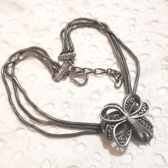 OSCAR DE LA RENTA VTG Bow Motif Necklace - Picture 6 of 7